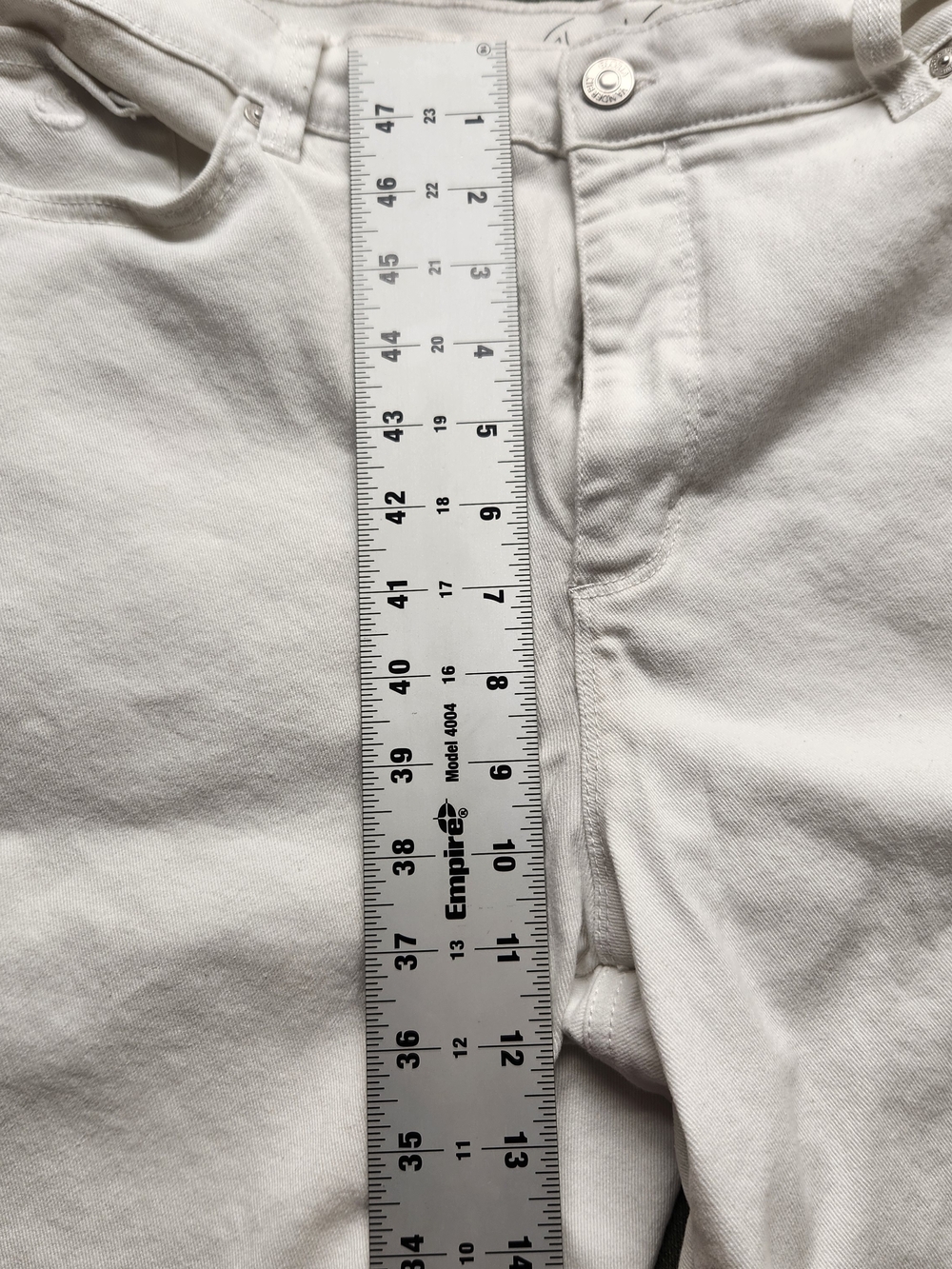 ⭐️Gloria Vanderbilt Amanda Bermuda Shorts White Size 12 High Rise Slimming Denim - Picture 2 of 6